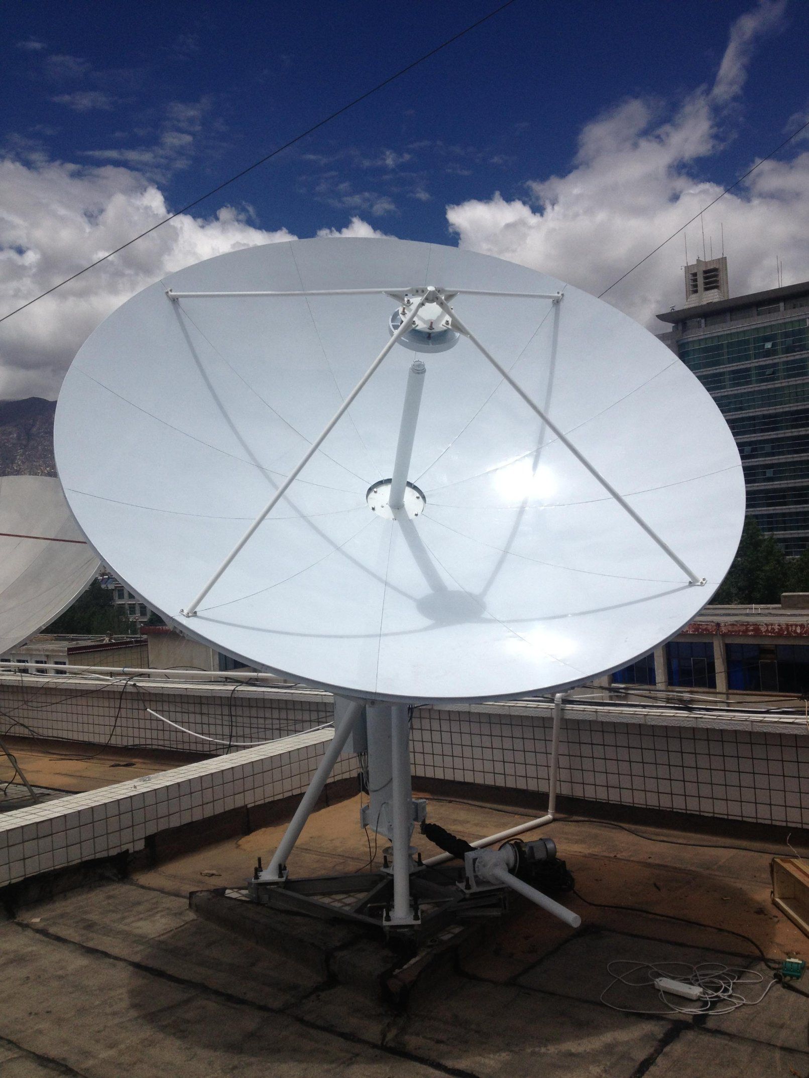 3.7m Prime Focus Rx Only Antenna