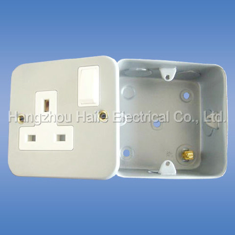 Wall Switched Socket (Metal Clad Range)
