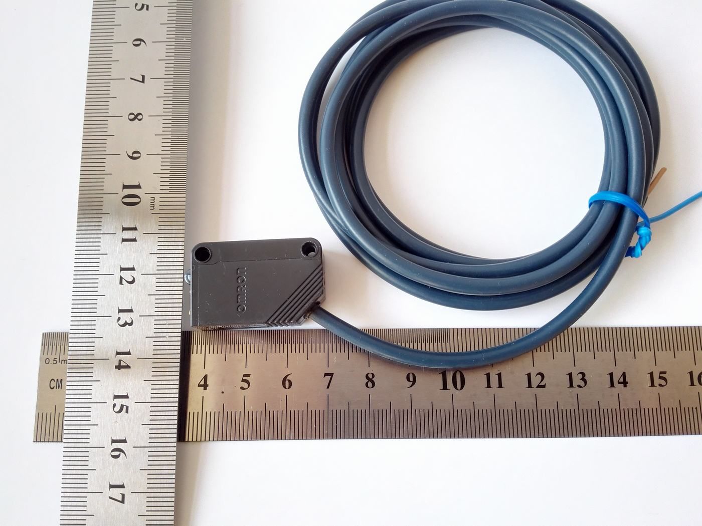 Diffuse Reflective Photoelectric Sensor Switch with Built-in Amplifier NPN E3z-D62 Inductive Sensor Switch