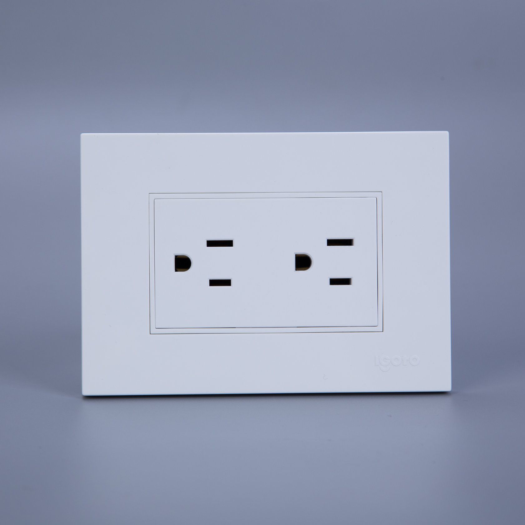 Double Receptacle, Tomacorriente Americano