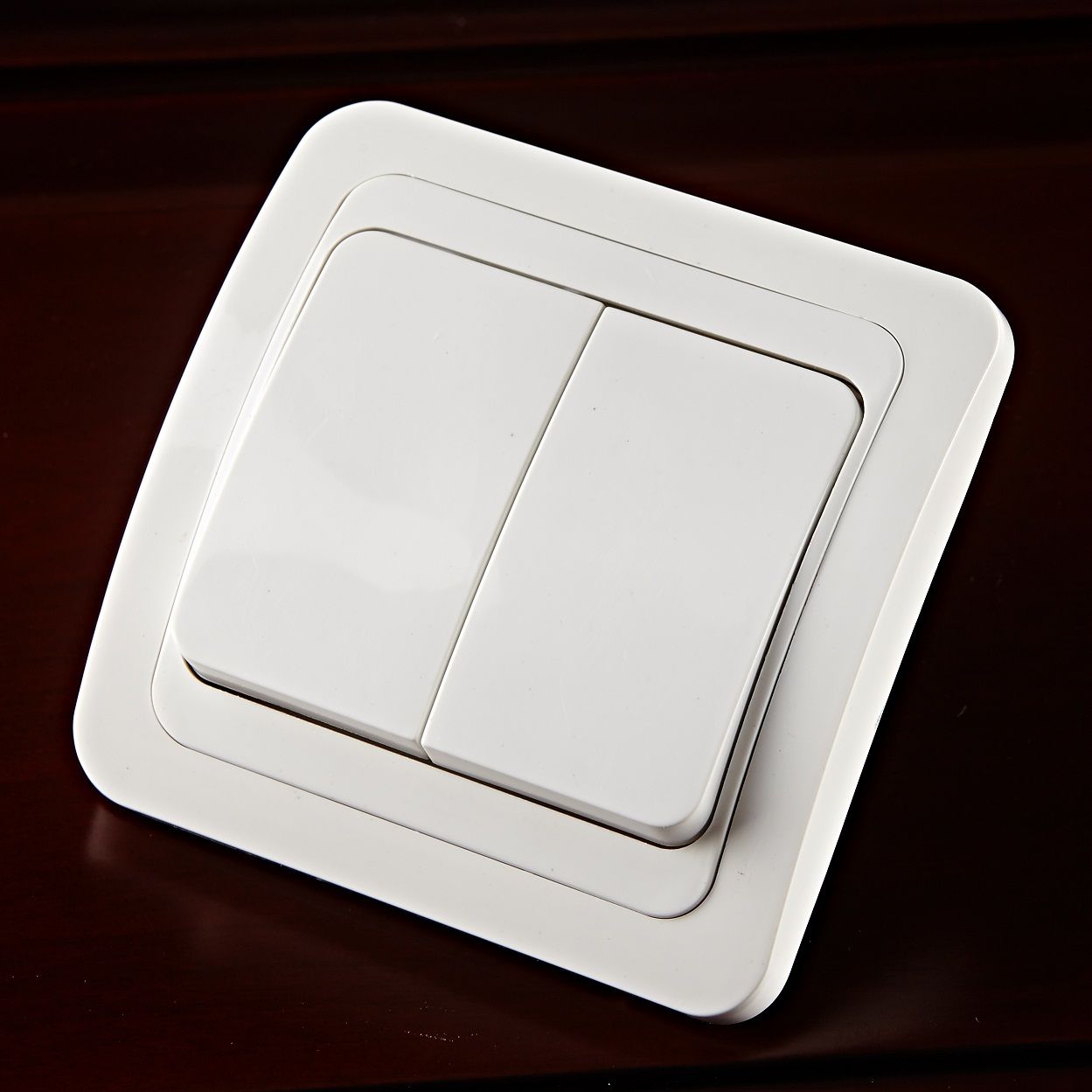 European Style High Quality Two Way Wall Switch G2023