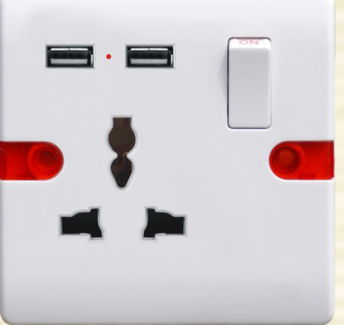 British Standard 13A USB Switched Socket F