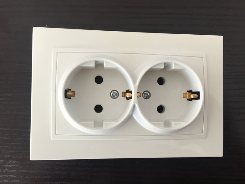 European Style Socket Double with Earthing F3128