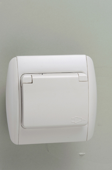 Socket Outlet with Earthing with Cover 9029