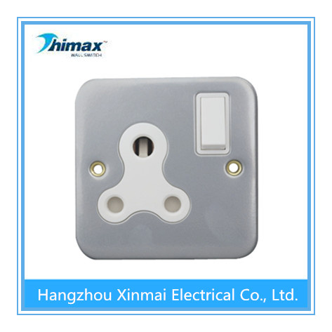 M429 15AMP 1 Gang Switched Round-Pin Socket