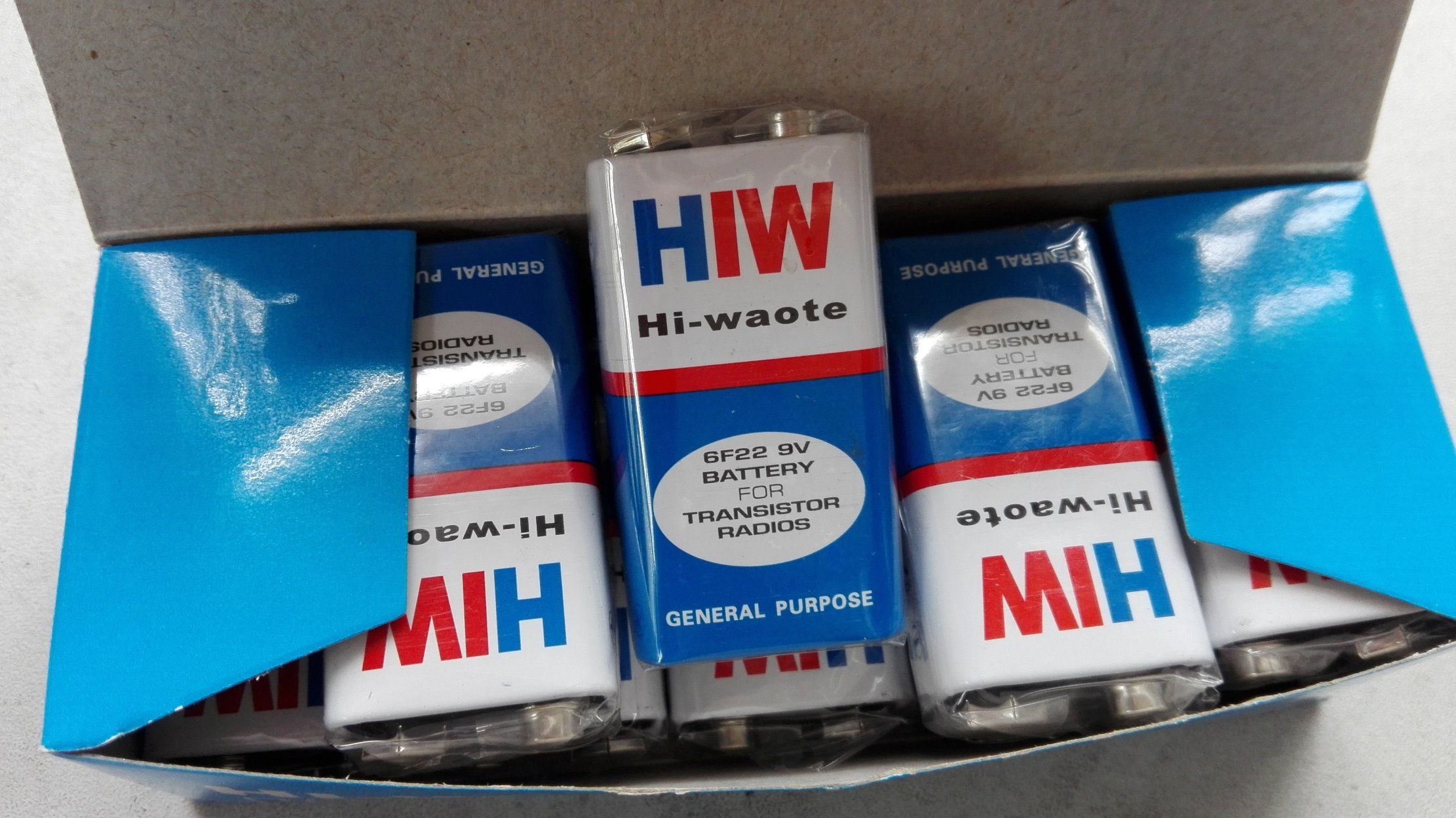 Hiw 6f22 Size 9V Carbon Zinc Dry Battery