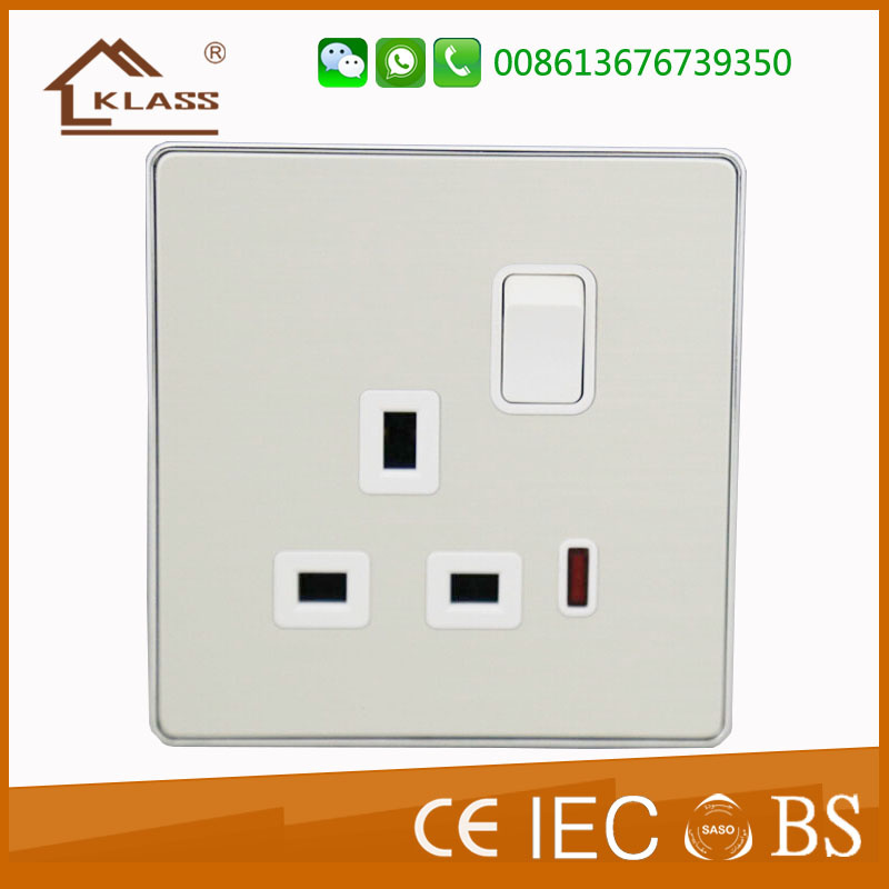 UK 13A 1 Gang Switched Socket with Neon