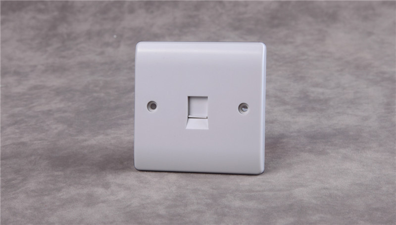 V438 UK Telephone Socket