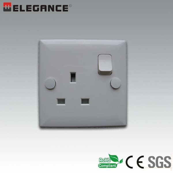 Ee-ED05 13A 1 Gang Single Pole Switched Socket