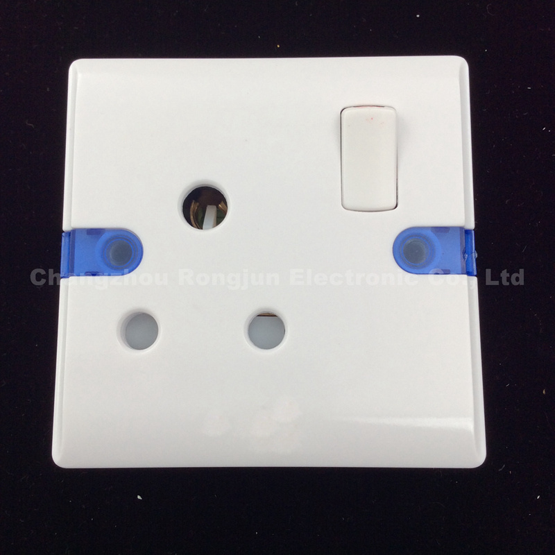 1 Gang 15A Bakelite Copper Switch Socket (E8915S)
