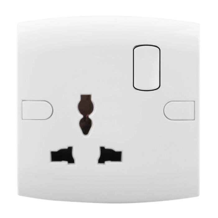 E116 British Standard 1 Gang International Socket with Switch