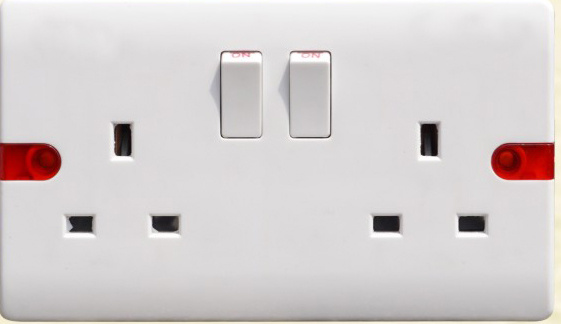 British Standard Double 13A Switched Socket Outlet F