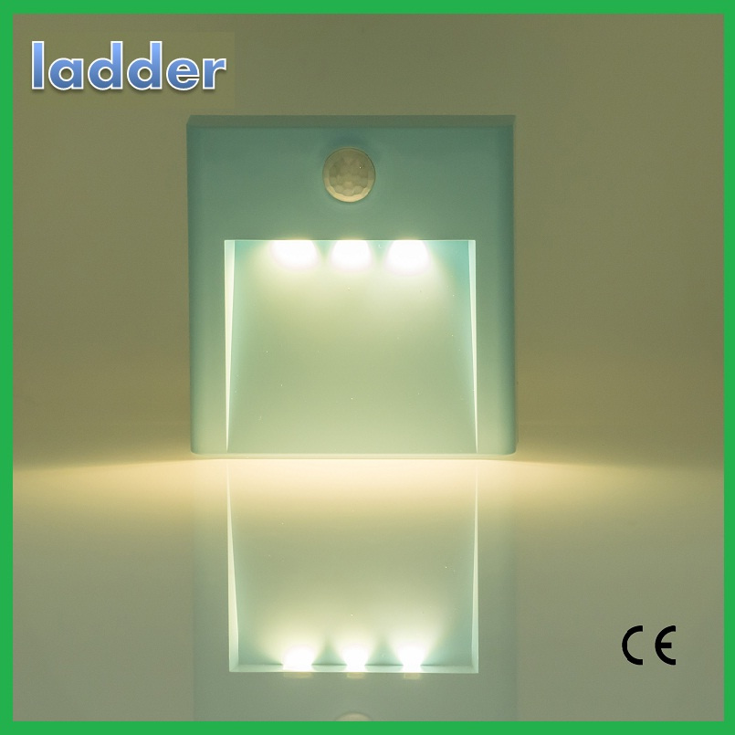 High Quality LED PIR Infrared Sensor Night Light on Wall with Ce