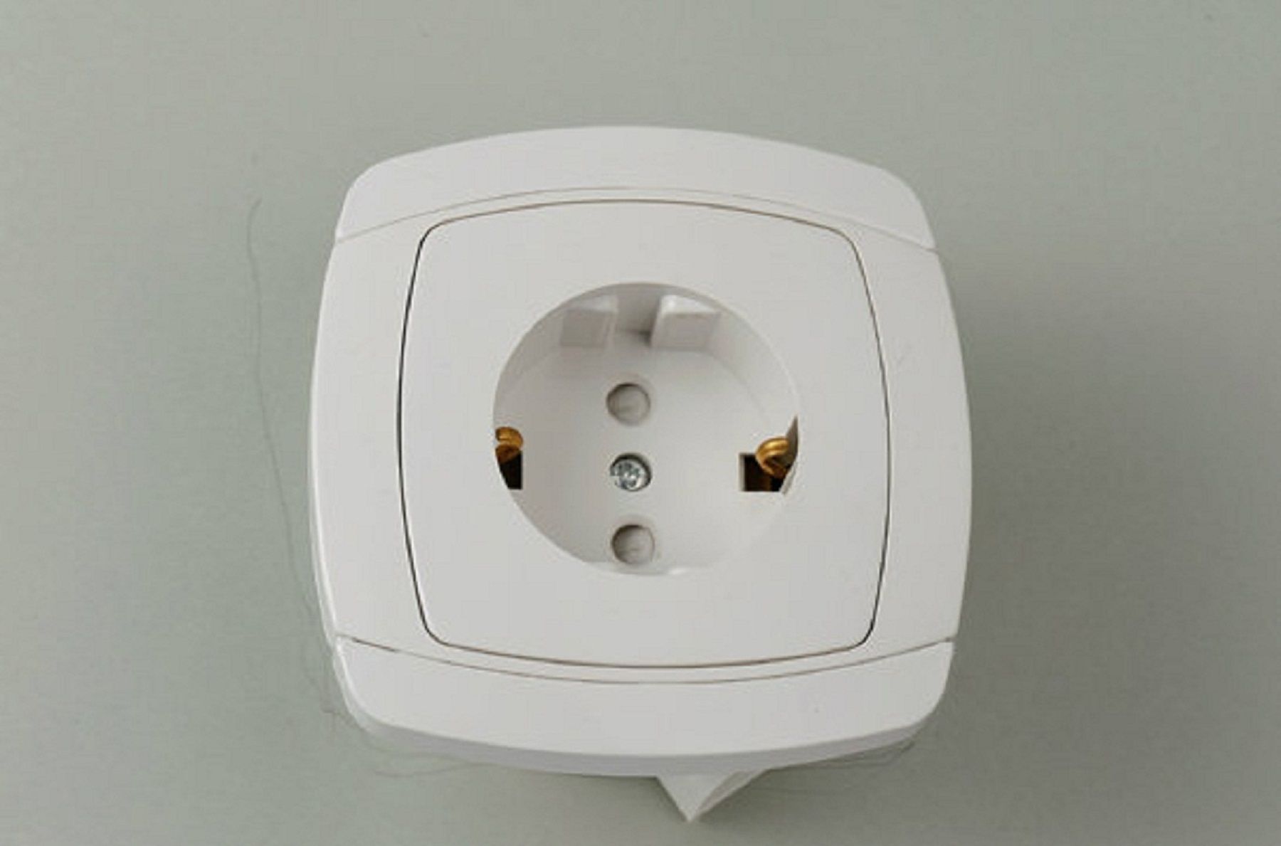 European Style Socket with Earthing with Protection 6028X
