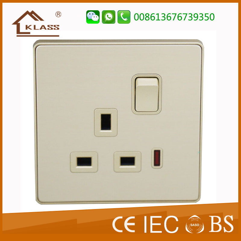 Britrish Standards 13A 1 Gang Switched Socket Outlet