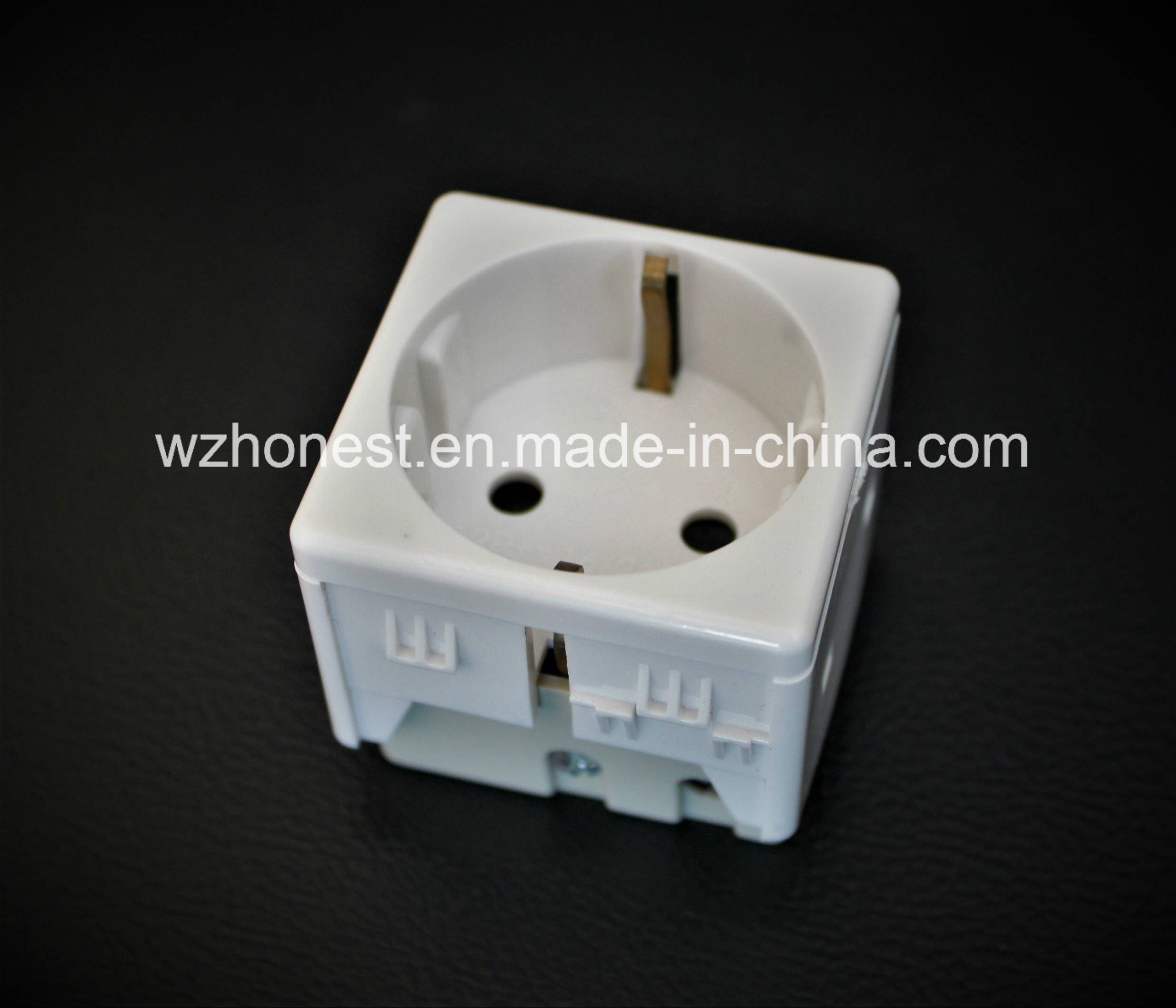 Italian Standard PC Materia Good Sell 2pin Schuko Socket