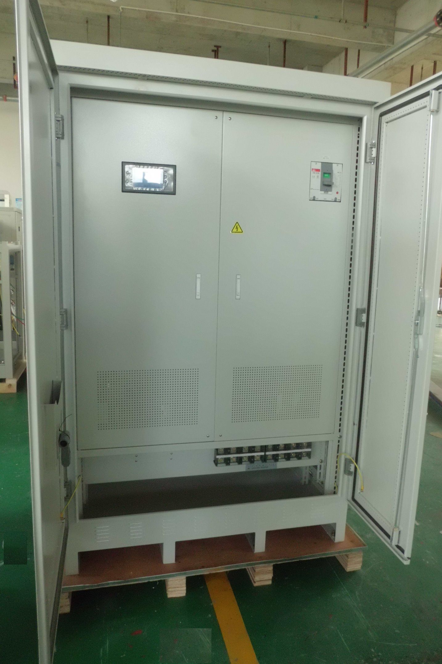 Outdoor Three Phase Automatic Voltage Stabilizer Voltage Regulator