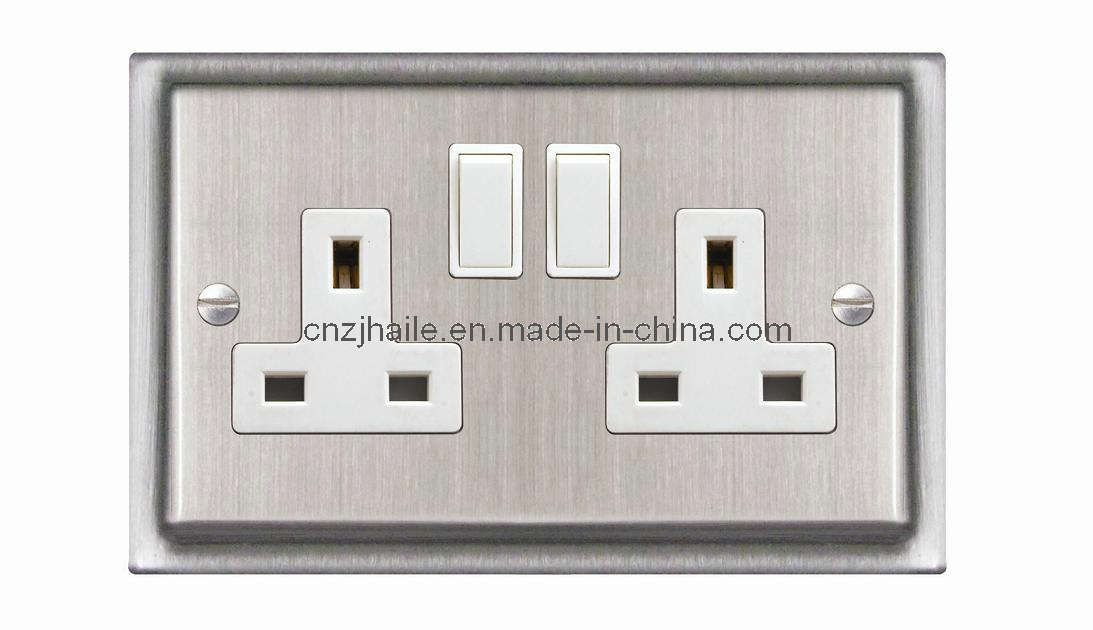British Standard 1 Gang Switched Socket, Double Poletwin Socket