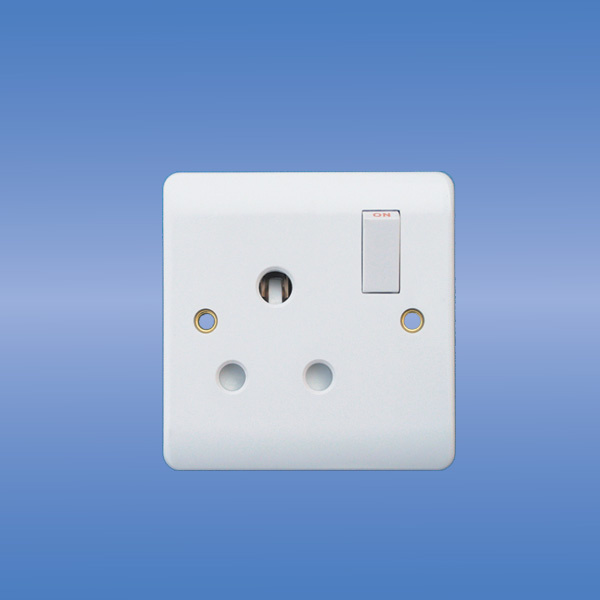 British Standard 15AMP 1 Gang Switched Round Pin Socket