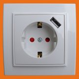 Europe Type - Ce Approved Wall Socket with USB - (F8810)