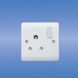 British Standard 15AMP 1 Gang Switched Round Pin Socket